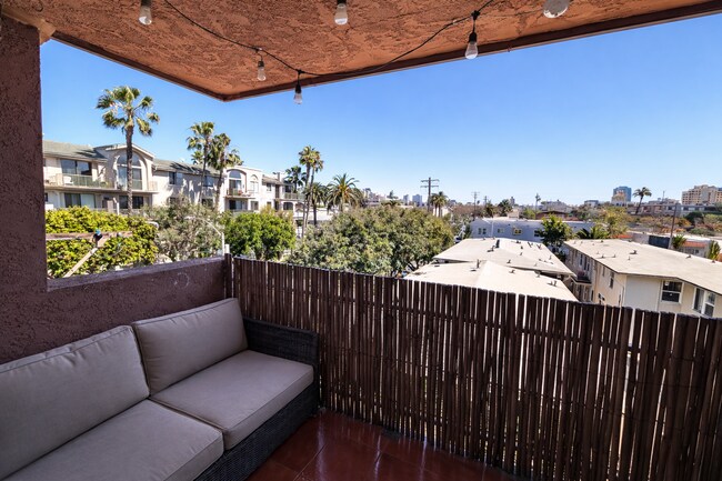 Foto del edificio - 460 Golden Ave