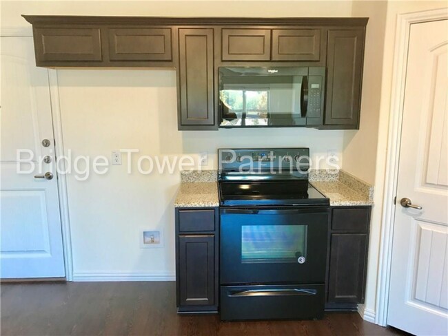 Foto del edificio - 1345 Lakecrest Ln, Lewisville