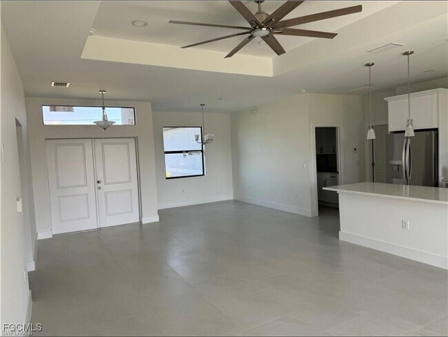 Building Photo - 916 Apple Ave