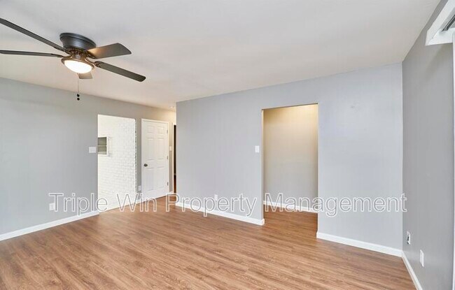 Foto del edificio - 2400 E Humes Ln