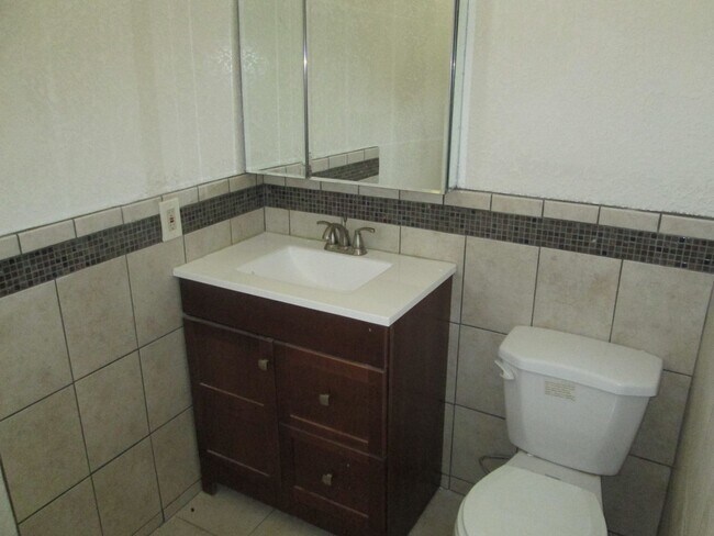 Building Photo - 1724-COMO