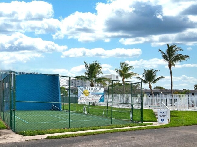 Foto del edificio - 7324 SW 82nd St