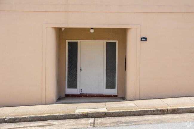 Entrance - 600 25th Ave