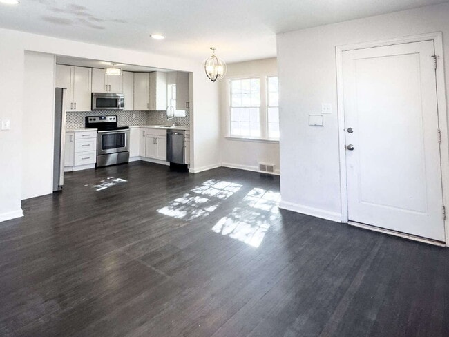 Building Photo - "Spacious 5-Bedroom Gem on Locust Street – 2,053 Sq. Ft. of Comfort in Denver's Heart!"