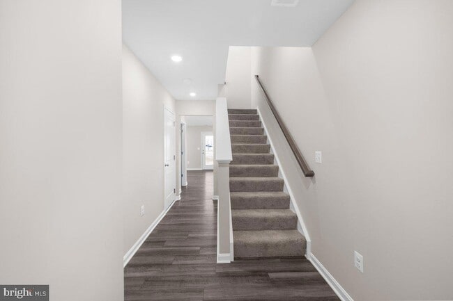 Foto del edificio - 569 Seeback Dr