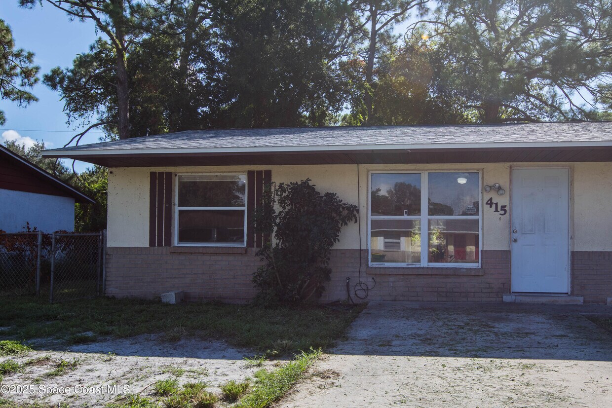 Foto principal - 415 Country Ln Dr