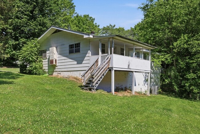 Building Photo - In the Heart of Hixson! 3 beds, 2 baths, Recent Updates!