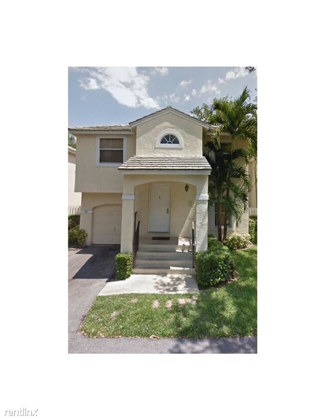 Foto principal - 4 br, 2.5 bath Townhome - 9811 NW 2nd Ct