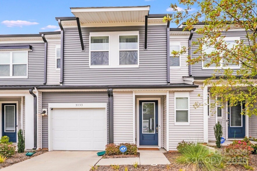Foto principal - 3133 Hutton Gdns Ln