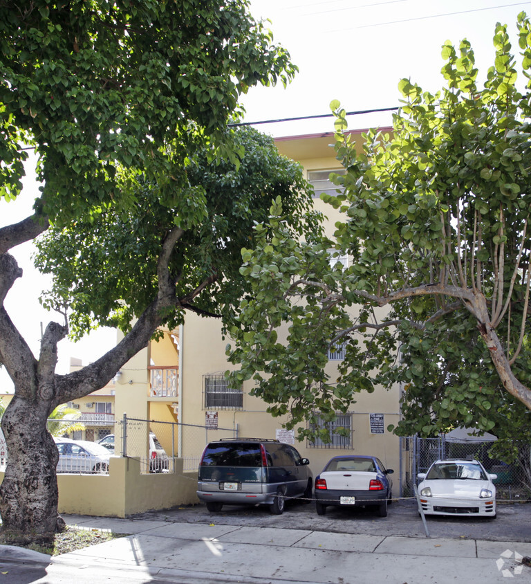 Building Photo - Garden Villas