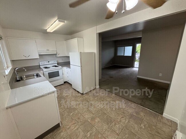 Foto del edificio - 5950 SW Hall Blvd