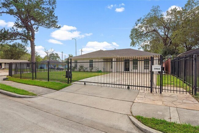 Building Photo - 5966 Longmeadow St