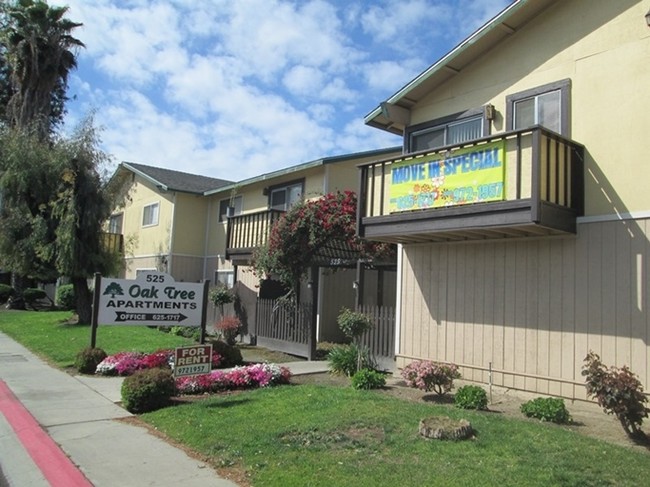 Foto del edificio - Oak Tree Apartments