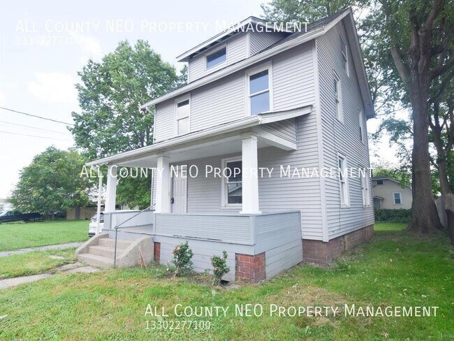 Building Photo - 1622 Olive Pl NE