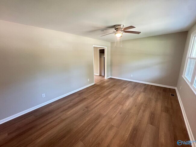 Foto del edificio - 4113 Blue Spring Rd NW