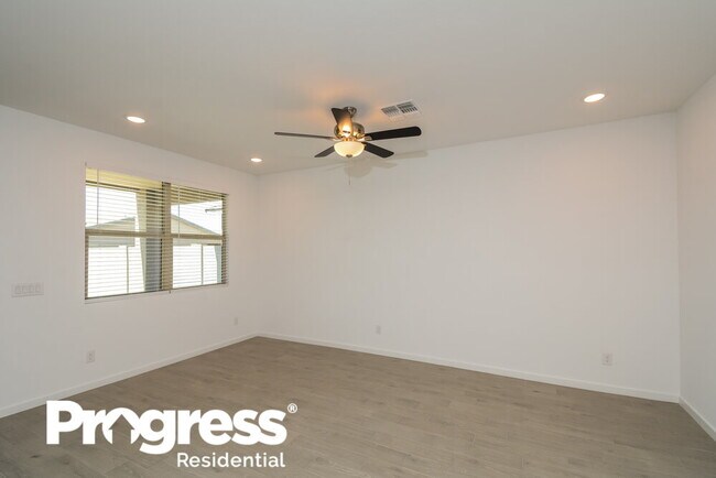 Foto del edificio - 12641 W Daley Ln