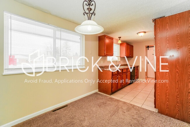 Building Photo - 7027 Lemert Ln