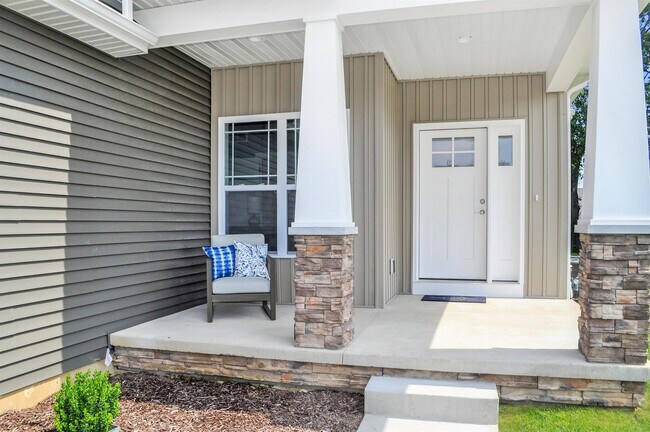Building Photo - 218 Haines Dr