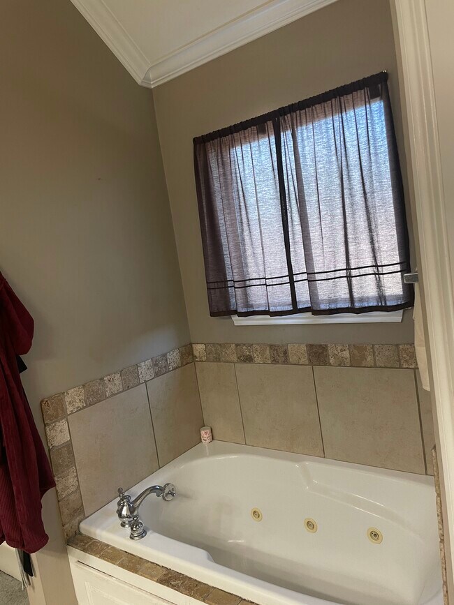 Foto del edificio - 3572 Lakeside Dr