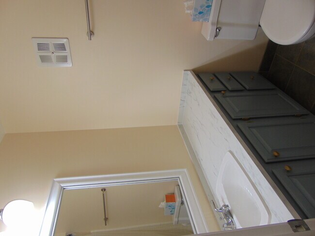 Foto del edificio - 683 E Fox Hills Dr