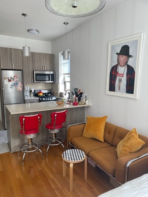 Foto del edificio - 212 E 13th St