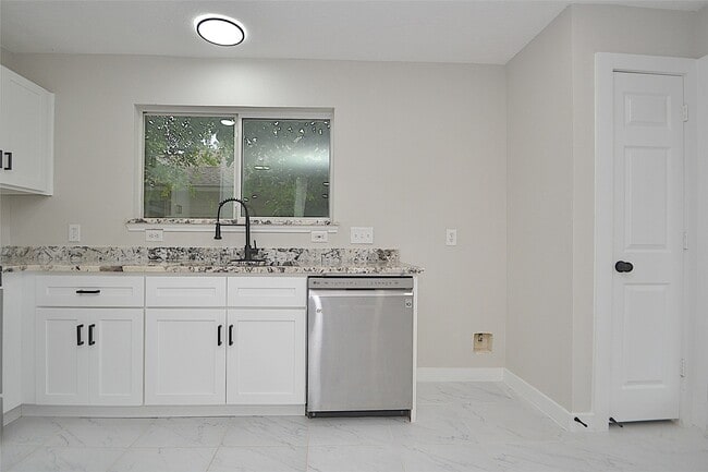 Building Photo - 631 Aweigh Dr