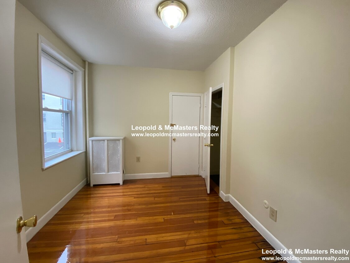 Primary Photo - 1128 Commonwealth Ave