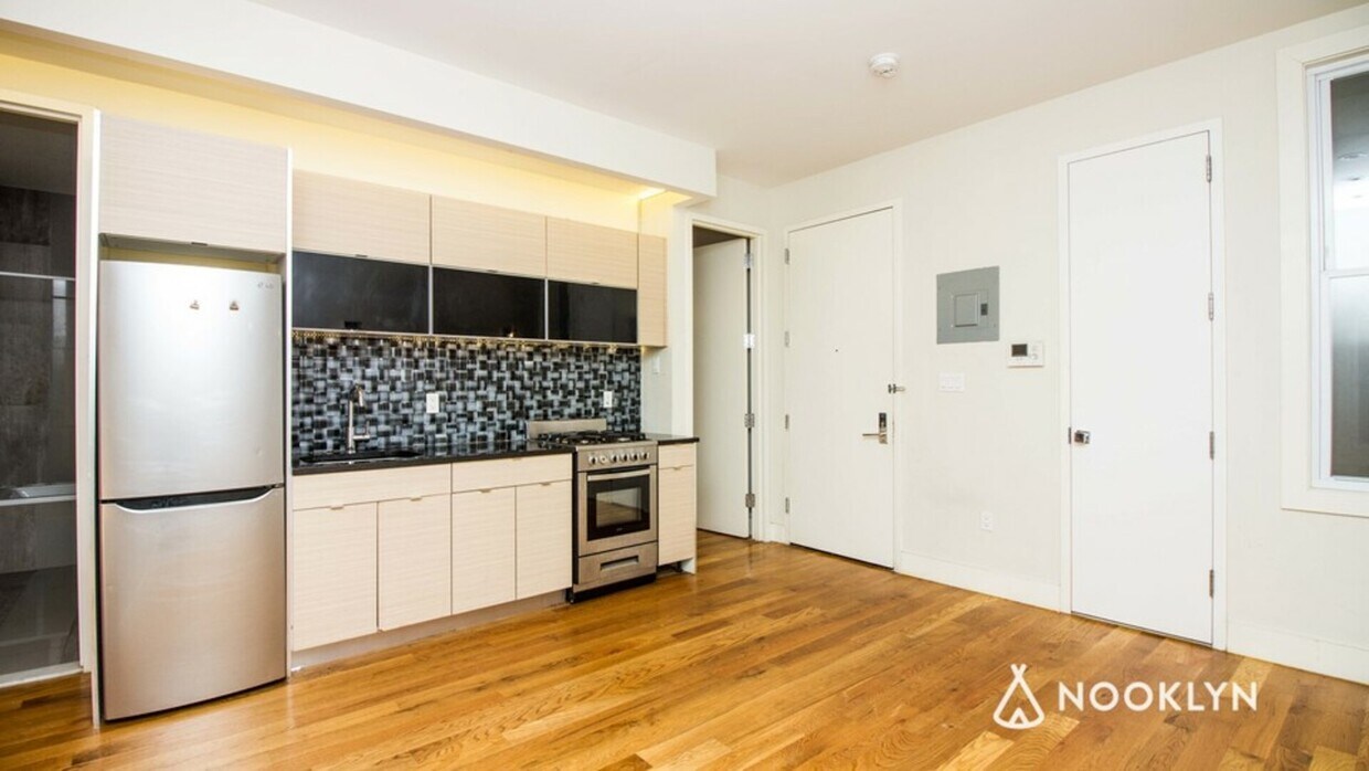 Foto principal - 461 Pulaski St