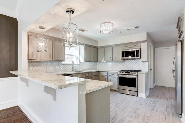 Building Photo - 3110 Fairmont Ct