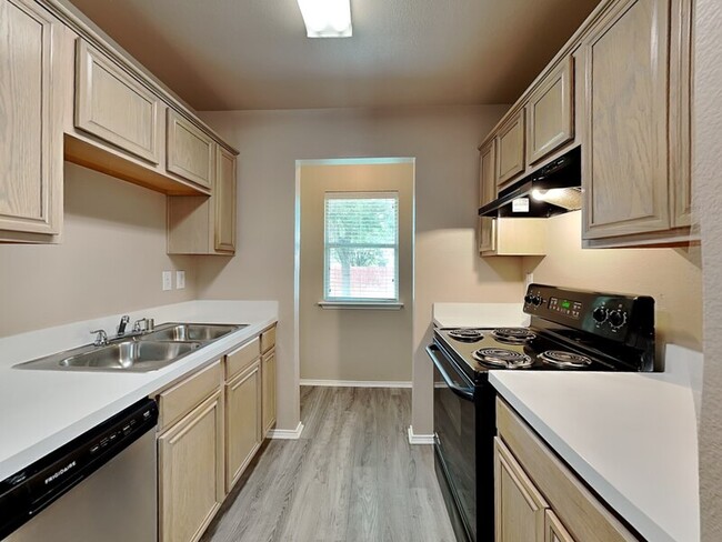 Foto del edificio - 2025 Hollow Creek Dr