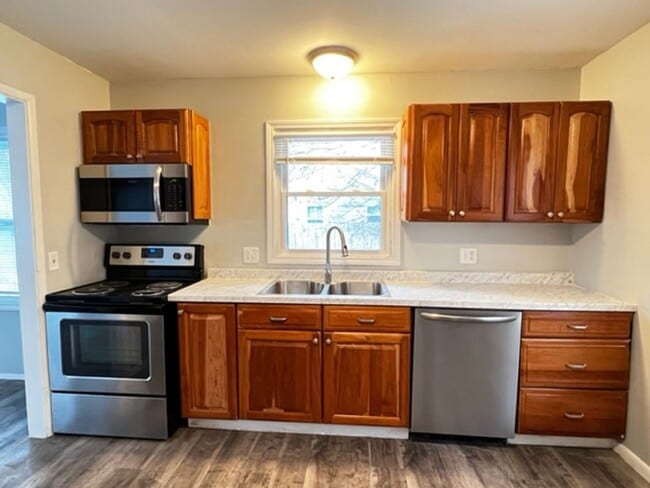 Foto del edificio - 3 BR/ 1 BA w/ renovated kitchen and bath