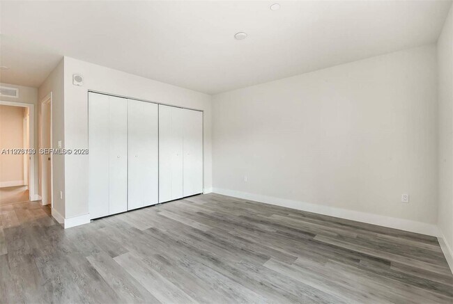 Foto del edificio - 2561 NE 193rd St
