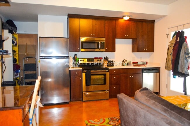 Foto del edificio - 4936 N Haight Ave