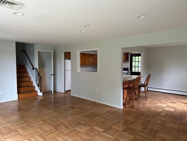 Building Photo - 1320 Green Tree Ln