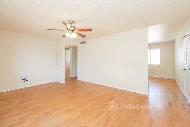 Building Photo - 580 W Del Rio St