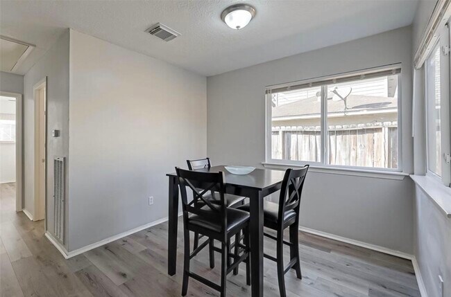 Comedor (espacio flexible) - 10826 Lynbrook Dr