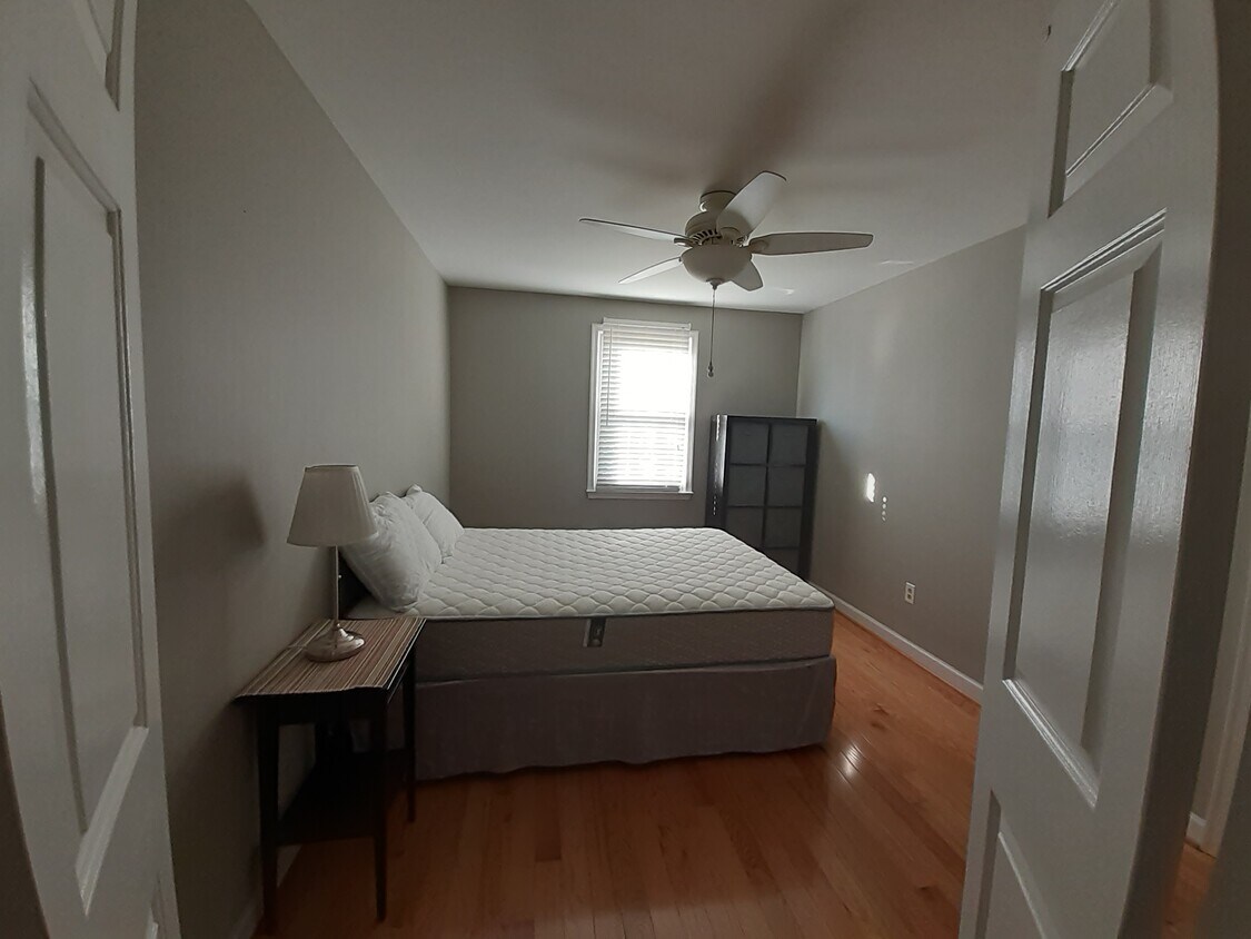 Bedroom, unfurnished available - 15200 Bicentennial Ct