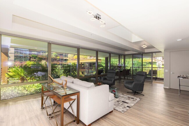 Foto del edificio - 7137 E Rancho Vista Dr