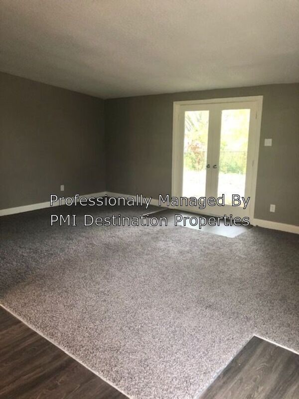Foto del edificio - 1209 NE 66th St