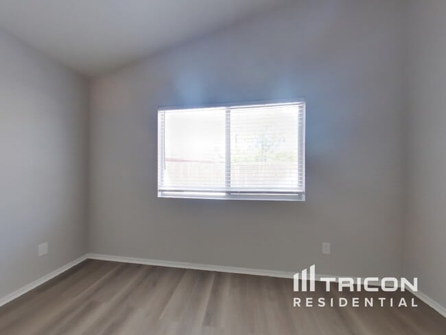 Building Photo - 14806 Rosemary Dr