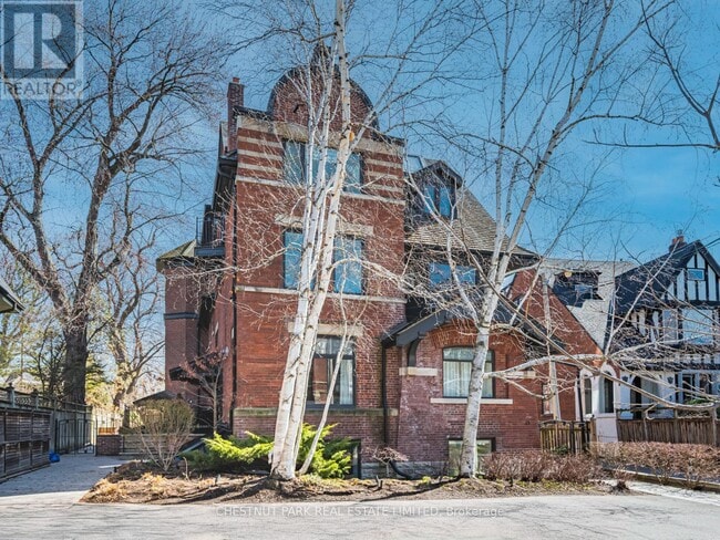 Building Photo - 15-15 Scarth Rd