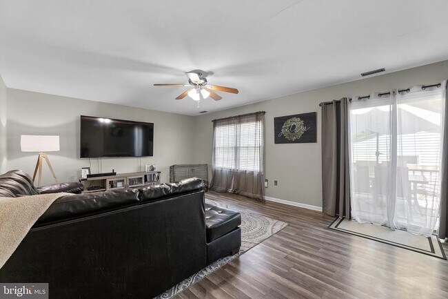 Foto del edificio - 1196 Spruce Ave