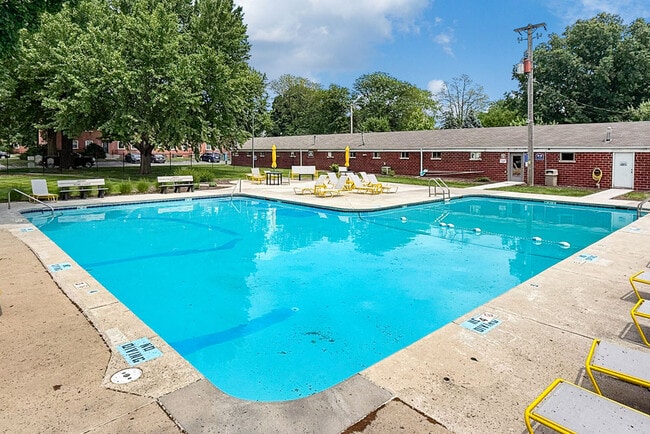 Piscina - Wakonda Village and Manor Apartment Homes