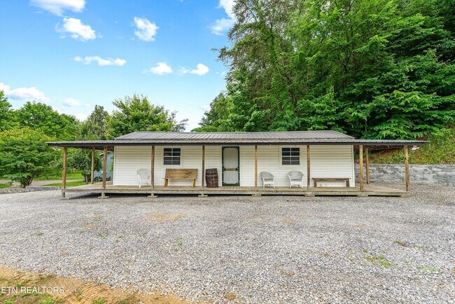 Building Photo - 519 Country Oaks Dr
