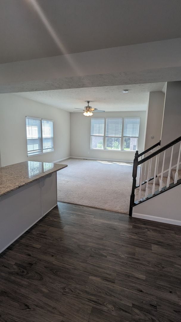 Building Photo - Luxury Townhome