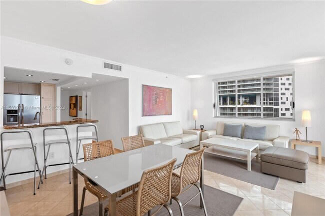 Foto del edificio - 1402 Brickell Bay Dr