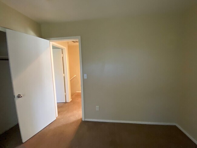 Building Photo - 3 bed/2.5 bath in Mountains Edge 89178
