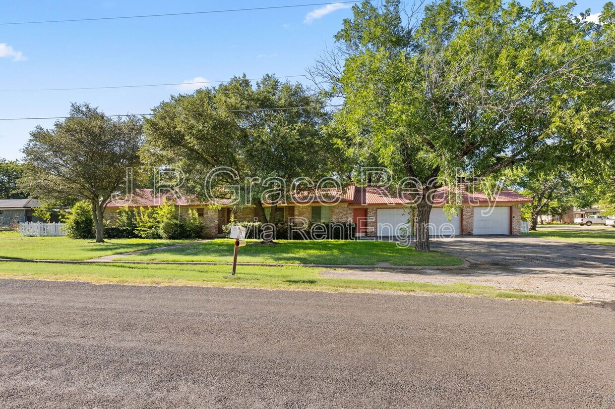 Foto principal - 525 W 4th St