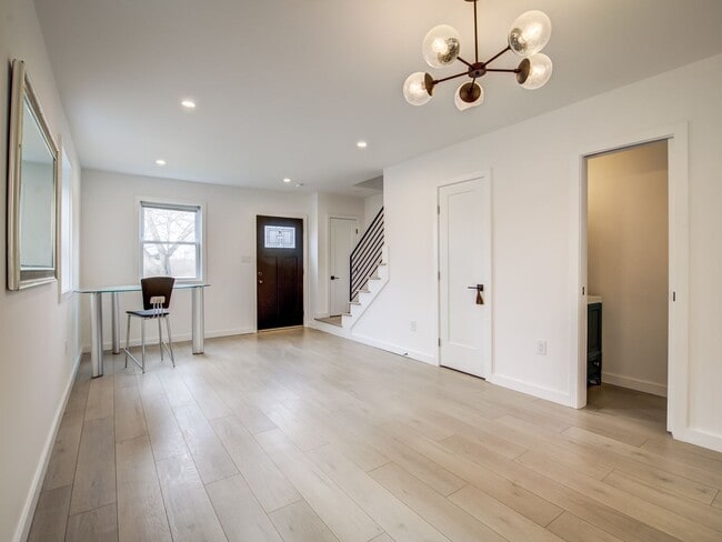 Building Photo - Renovated 3bd 2.5ba available now!