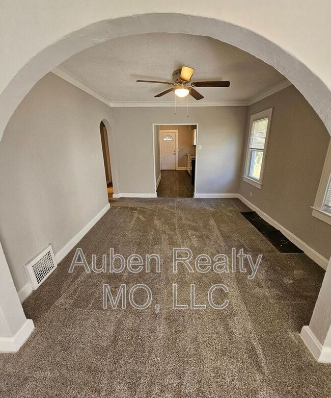 Foto del edificio - 1158 E 75th Terrace